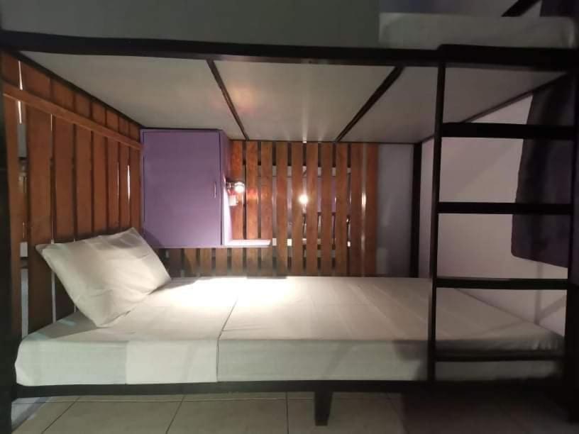 Lojed Sean Bed And Space Pasay Kültér fotó